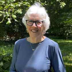 Headshot of Beverly Serrell